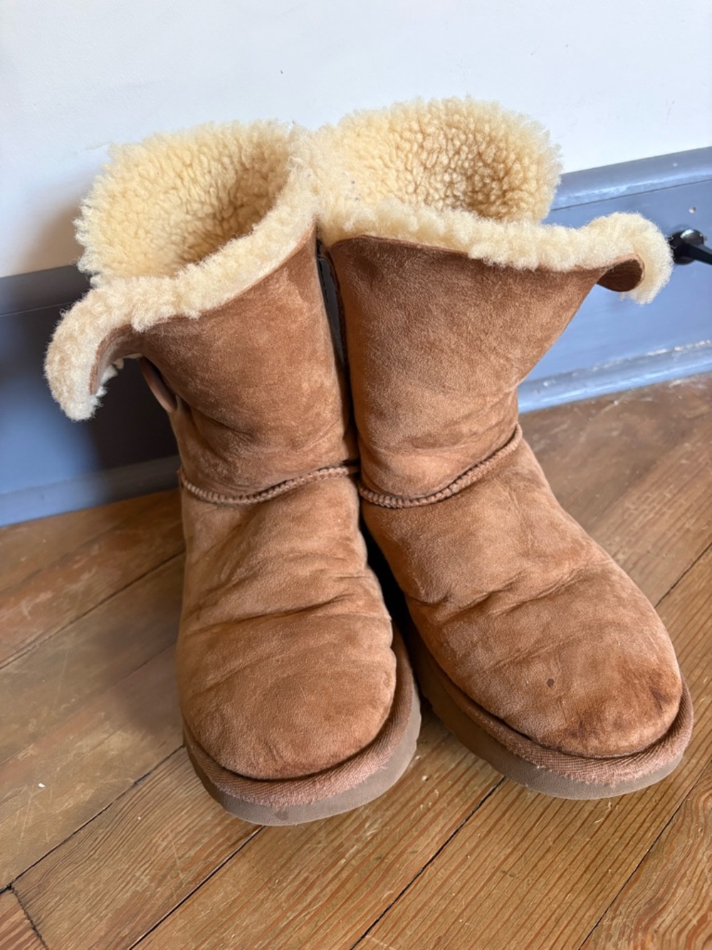 UGG Chestnut Shearling-Lined Boot Interior with Cream Fleece